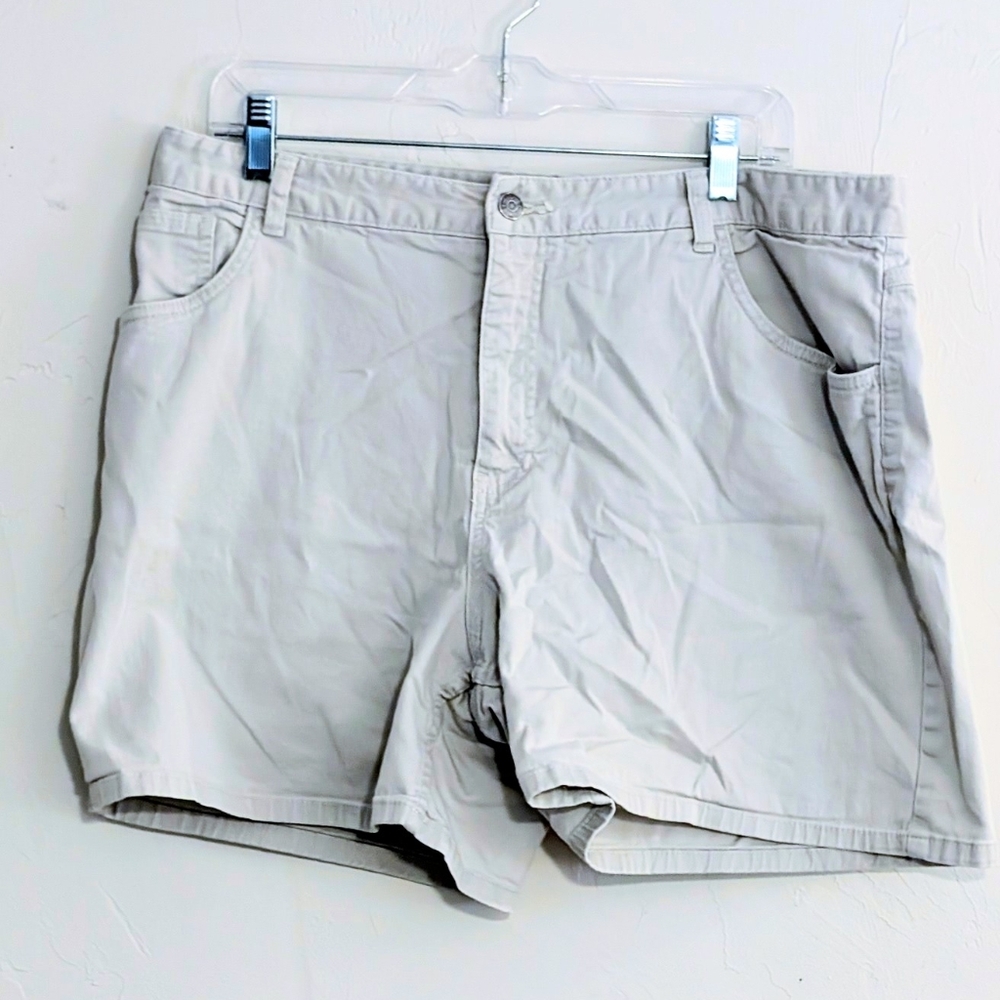 Cherokee Stretch Shorts – Light Khaki – Size 16